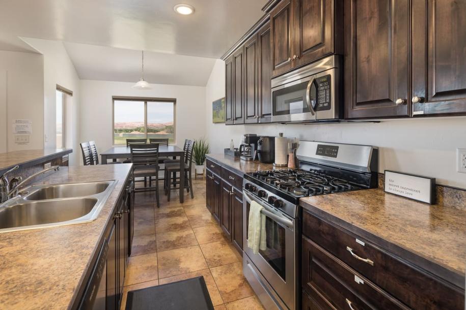 Entire townhouse in Moab, Utah 8 guests3 bedrooms4 beds2.5 baths-11