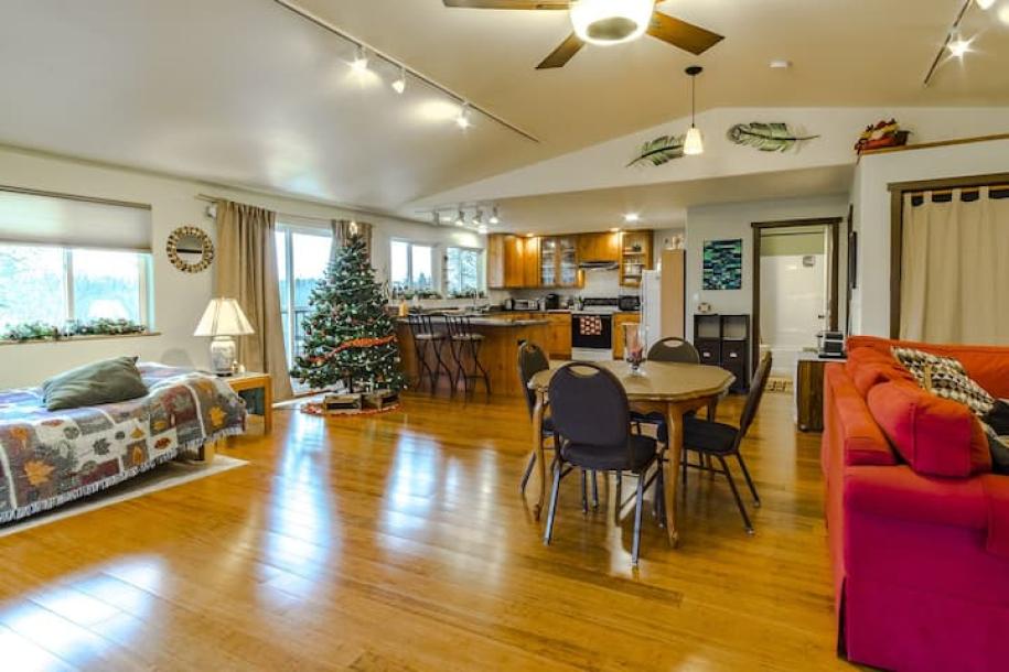 Farm stay in Corvallis, Oregon 5 guests1 bedroom2 beds1 bath-10