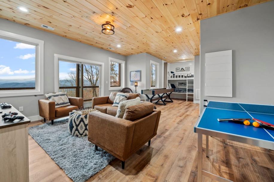 Entire cabin in Sevierville, Tennessee 8 guests3 bedrooms3 beds3.5 baths-4