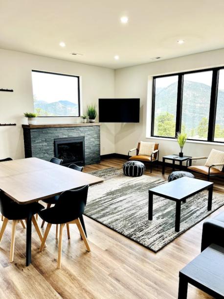 Entire townhouse in Estes Park, Colorado 6 guests2 bedrooms4 beds2 baths-12