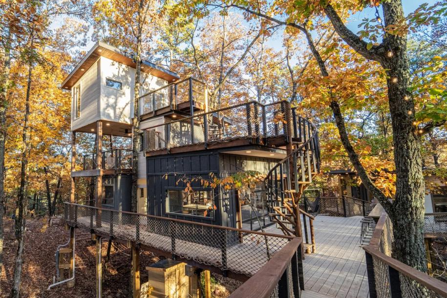 Treehouse in Sevierville, Tennessee 16+ guests4 bedrooms10 beds4 baths-19