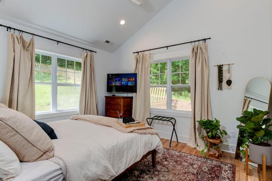 Entire home in Asheville, North Carolina 5 guests2 bedrooms3 beds2 baths-5