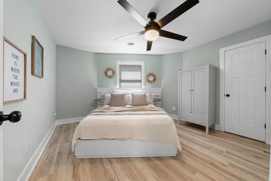 Entire home in Carolina Beach, North Carolina 4 guests2 bedrooms2 beds1 bath-4