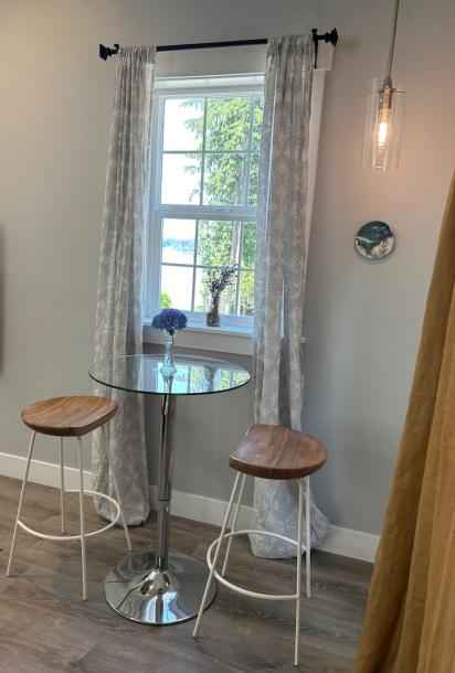 Entire cottage in Bainbridge Island, Washington 4 guests1 bedroom3 beds1 bath-13