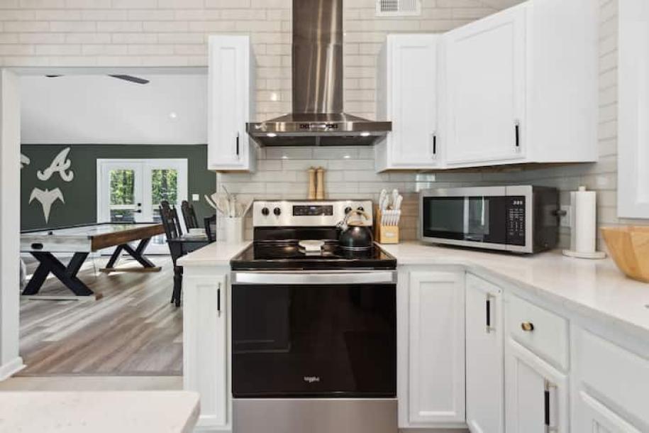 Entire home in Stonecrest, Georgia 10 guests4 bedrooms6 beds2.5 baths-17
