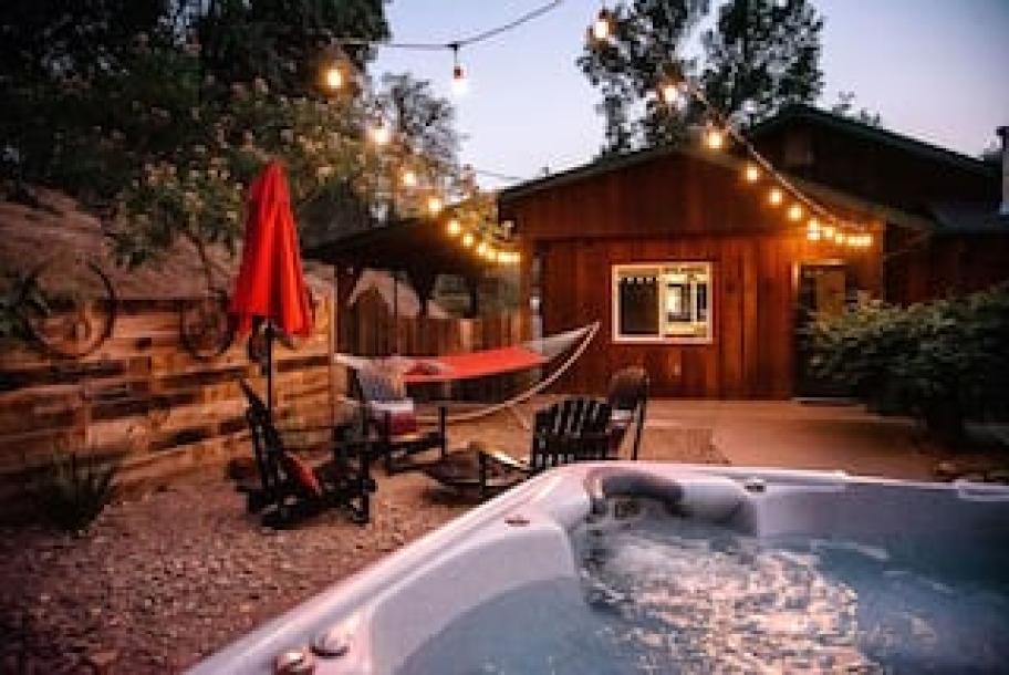 Romantic Cabin: River, Hot Tub, View, Spa Bathroom Entire cabin in Mariposa, California 4 guests1 bedroom2 beds1 bath-0