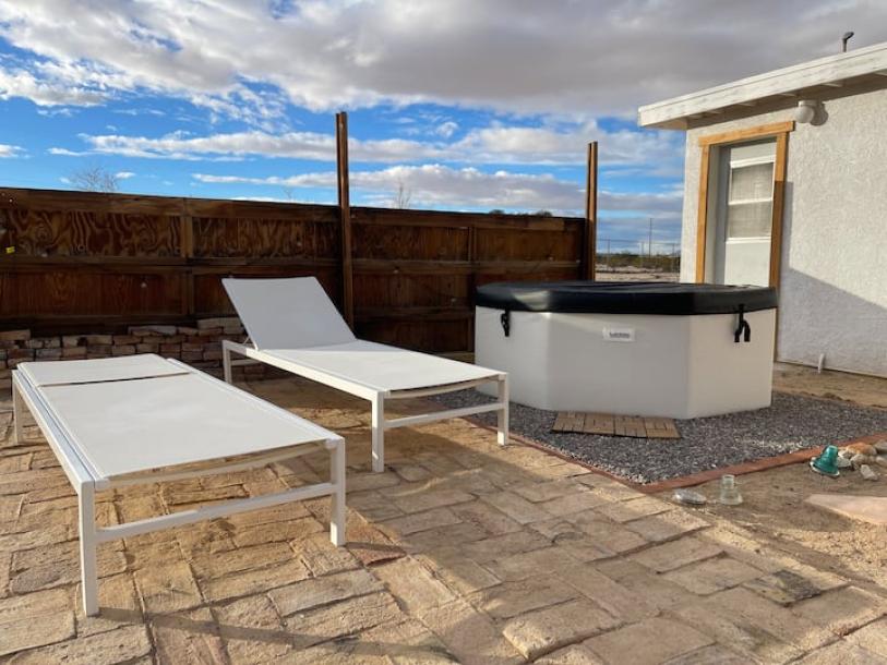 Entire home in Twentynine Palms, California 4 guests1 bedroom1 bed1 bath-1