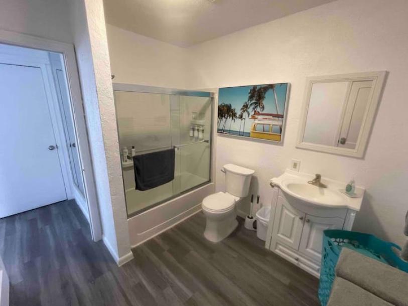 Entire home in Panama City, Florida 7 guests3 bedrooms4 beds2 baths-7