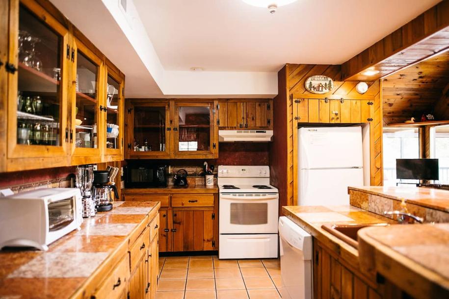 Entire home in Chattanooga, Tennessee 8 guests2 bedrooms5 beds1 bath-12