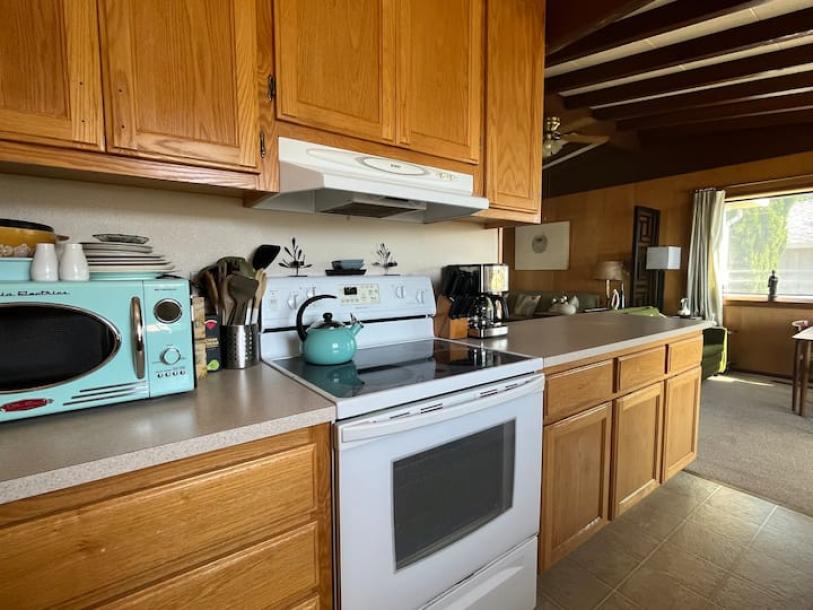 Entire home in Clearlake, California 6 guests2 bedrooms3 beds1 bath-9