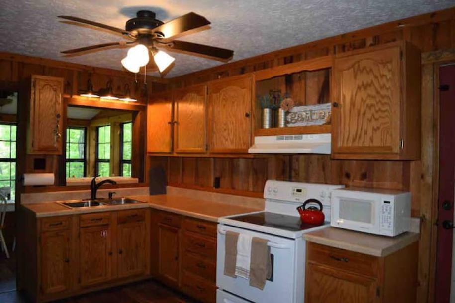 Entire cabin in Tellico Plains, Tennessee 4 guests2 bedrooms2 beds1 bath-11