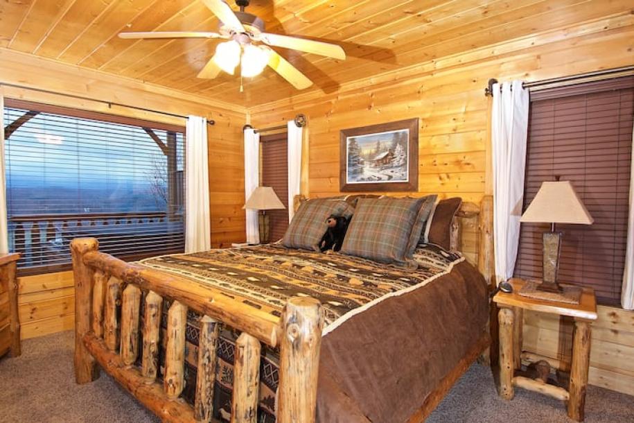 Entire cabin in Sevierville, Tennessee 5 guests2 bedrooms2 beds2 baths-7