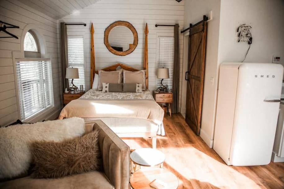 Treehouse in West Columbia, South Carolina 2 guests1 bedroom1 bed1 bath-13