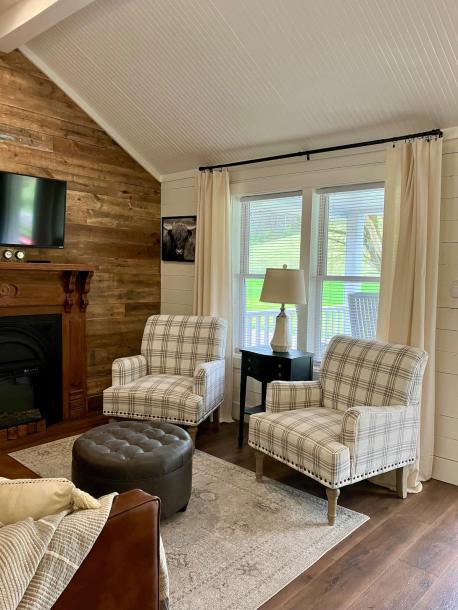Entire home in Clyde, North Carolina 4 guests2 bedrooms1 bath-14
