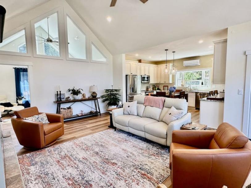 Entire home in Gig Harbor, Washington 4 guests2 bedrooms2 beds2 baths-15