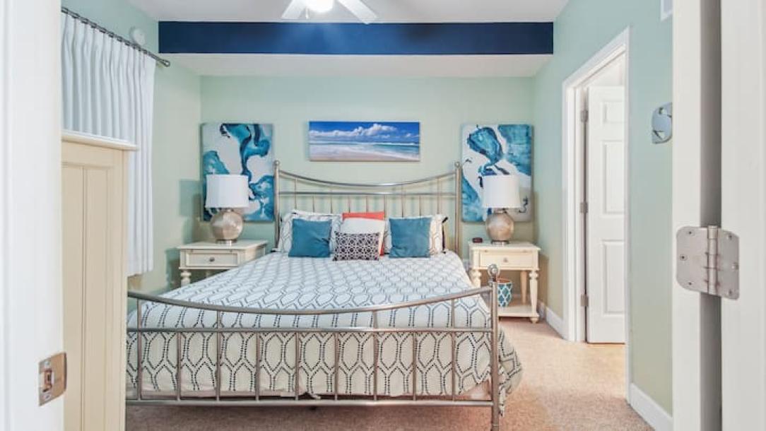 Entire condo in Panama City Beach, Florida 6 guests2 bedrooms2 beds3 baths-14