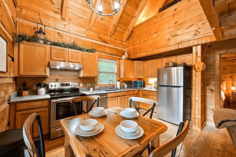 Entire cabin in Sevierville, Tennessee 5 guests2 bedrooms3 beds2 baths-9