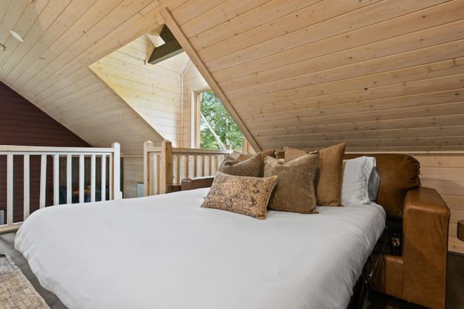 Entire cabin in Cleveland, Georgia 4 guests1 bedroom3 beds1.5 baths-7