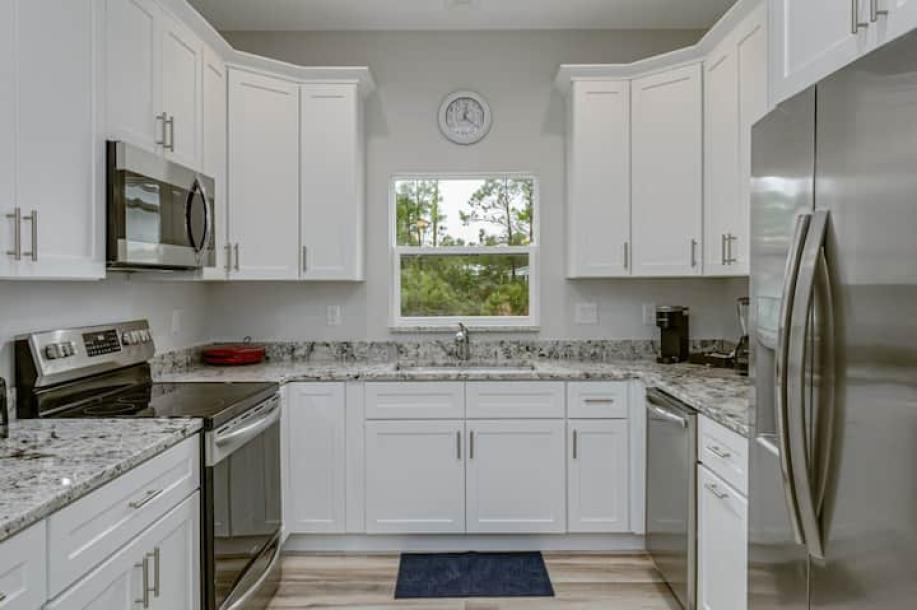 All new, lovely, spacious 3bd/2bth unit sleeps 8!-3