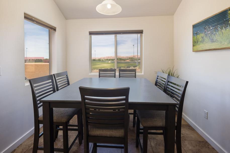 Entire townhouse in Moab, Utah 8 guests3 bedrooms4 beds2.5 baths-8