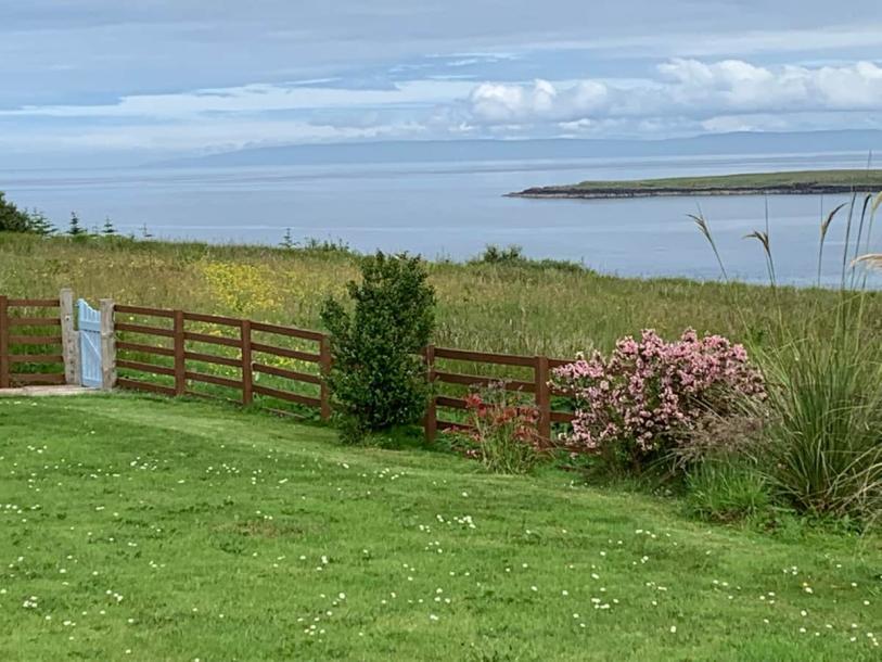 Entire cottage in Staffin, United Kingdom 4 guests2 bedrooms3 beds1.5 baths-6