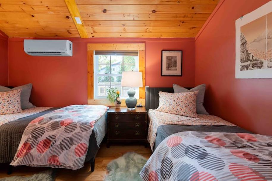 Entire home in Asheville, North Carolina 4 guests2 bedrooms3 beds1 bath-8