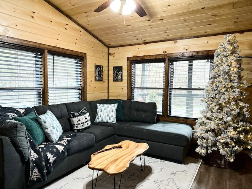 Entire cabin in Sevierville, Tennessee 6 guests2 bedrooms3 beds1 bath-15
