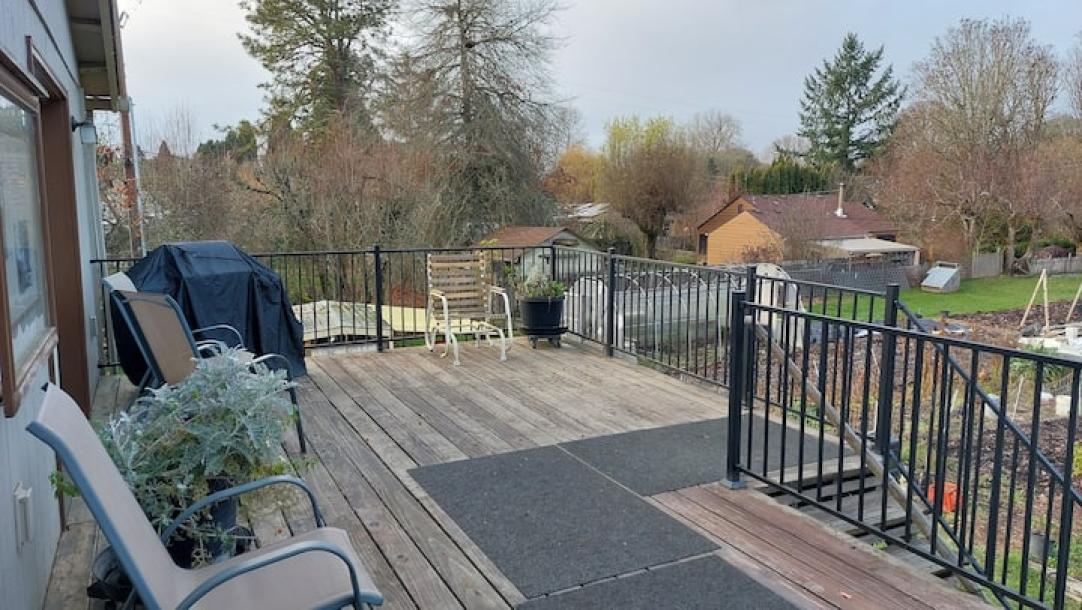 Farm stay in Corvallis, Oregon 5 guests1 bedroom2 beds1 bath-3