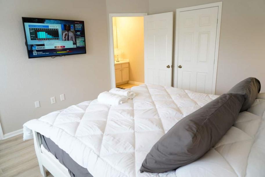 New Luxury Townhome near Disney (3BD 3BATH Pool)-10