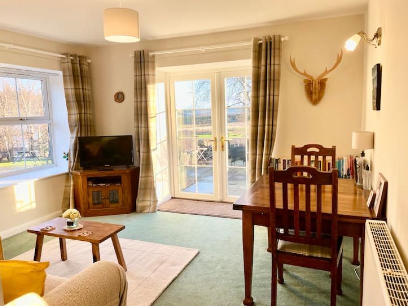 Entire cottage in Aberlour, United Kingdom 2 guests1 bedroom1 bed1 bath-13