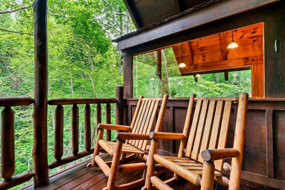 Entire cabin in Sevierville, Tennessee 4 guests1 bedroom2 beds1 bath-19