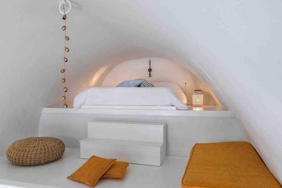 Entire home in Oia, Greece 5 guests2 bedrooms3 beds1 bath-11