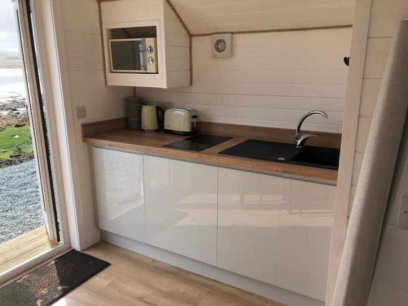 Entire place in Skeabost Bridge, United Kingdom 2 guests1 bedroom1 bed1 bath-8