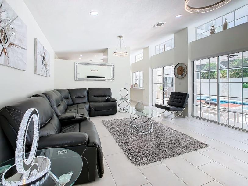 Entire villa in Kissimmee, Florida 10 guests3 bedrooms6 beds3 baths-17