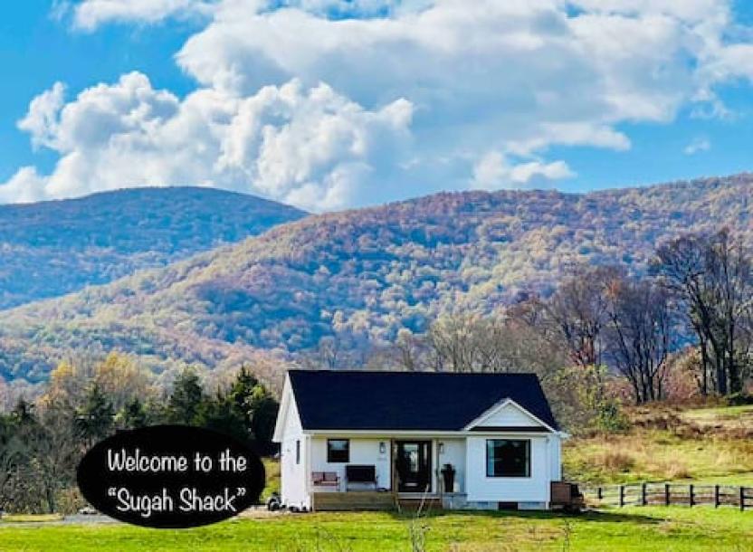 Entire cottage in Afton, Virginia 4 guests1 bedroom2 beds1 bath-0