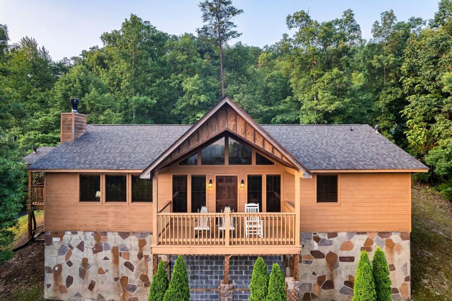 Entire cabin in Pigeon Forge, Tennessee 8 guests3 bedrooms4 beds3 baths-1