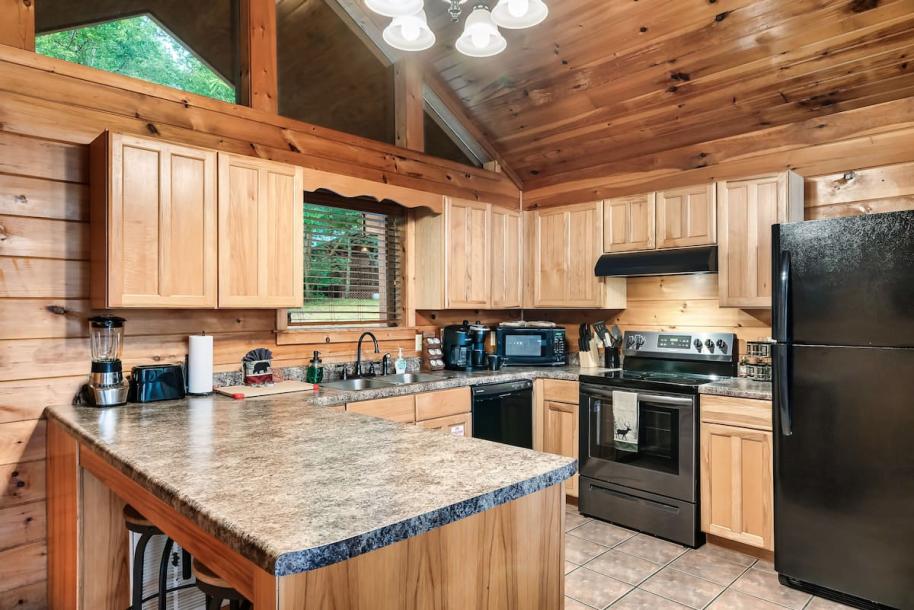 Entire cabin in Pigeon Forge, Tennessee 8 guests3 bedrooms4 beds3 baths-13