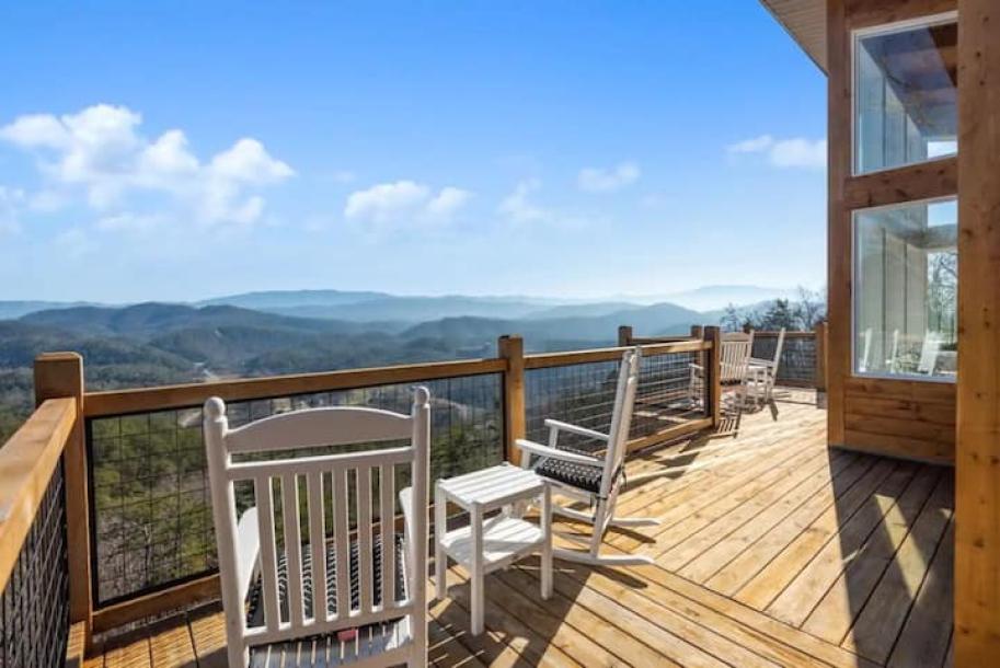 Entire cabin in Sevierville, Tennessee 8 guests3 bedrooms3 beds3.5 baths-12