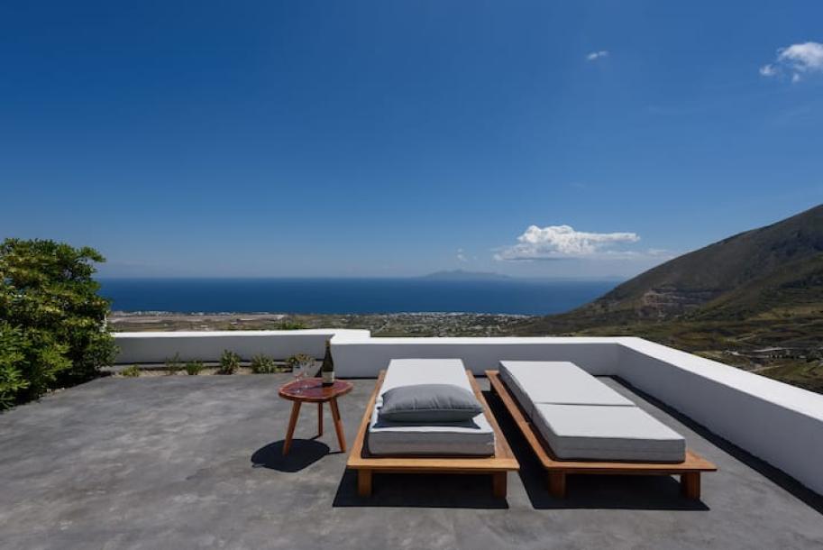 Cycladic home in Pirgos Kallistis, Greece 5 guests2 bedrooms3 beds1 bath-14