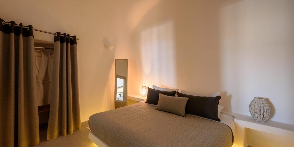 Cycladic home in Pirgos Kallistis, Greece 5 guests2 bedrooms3 beds1 bath-8