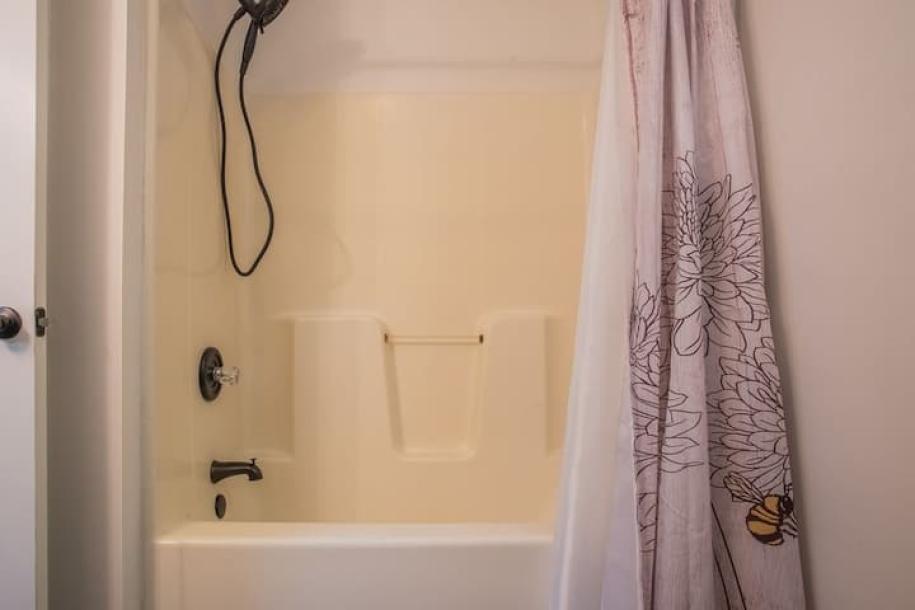 Entire cabin in Gatlinburg, Tennessee 2 guests1 bedroom1 bed1.5 baths-8