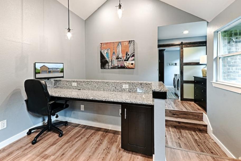 Entire home in Greenville, Texas 2 guests1 bedroom1 bed1 bath-4