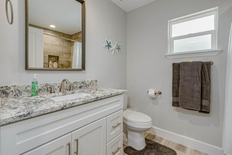 All new, lovely, spacious 3bd/2bth unit sleeps 8!-11