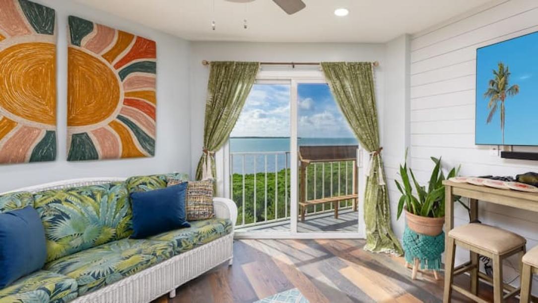 Entire condo in Tavernier, Florida 5 guests2 bedrooms4 beds2 baths-14