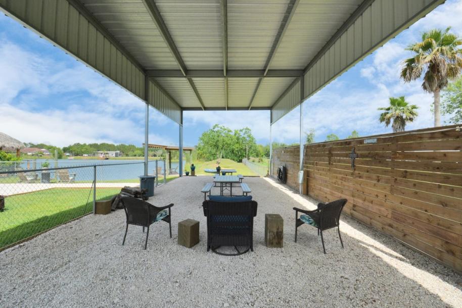 Entire home in San Leon, Texas 4 guests1 bedroom2 beds1 bath-16