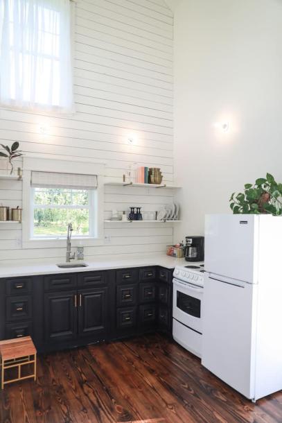 Entire cottage in Timberville, Virginia 2 guests1 bedroom1 bed1 bath-4