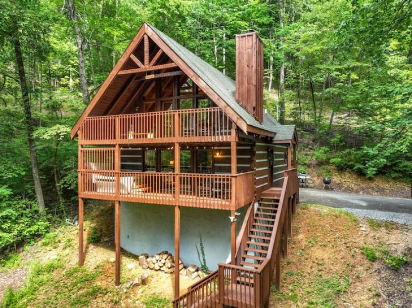 Entire cabin in Sevierville, Tennessee 5 guests2 bedrooms3 beds2 baths-3