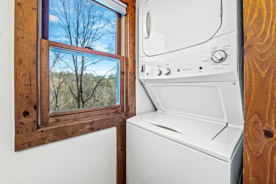 Entire cabin in Sevierville, Tennessee 6 guests2 bedrooms4 beds2 baths-14