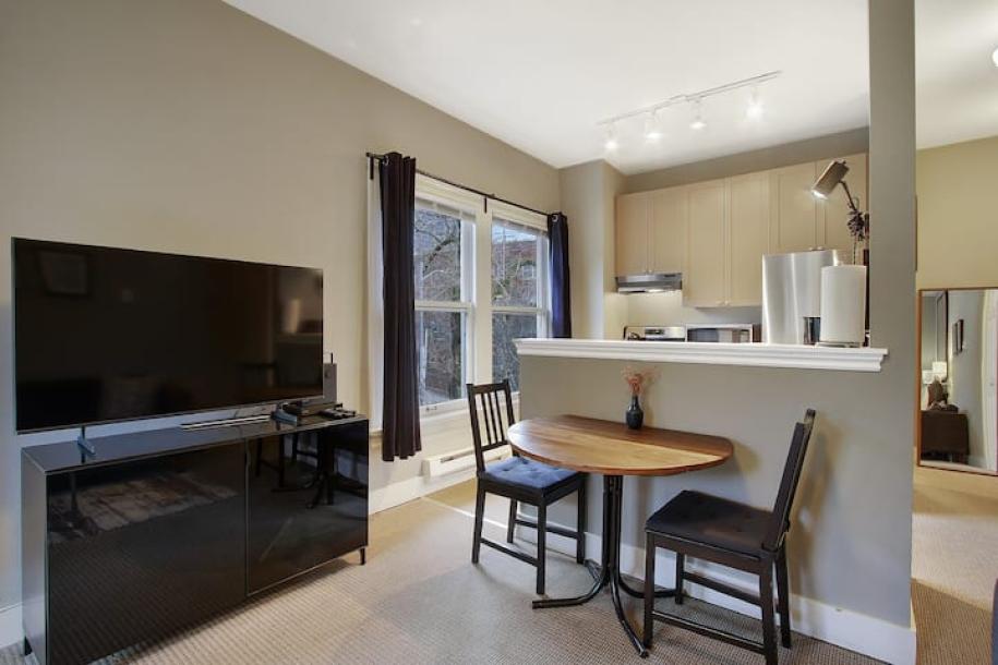Entire rental unit in Seattle, Washington 2 guestsStudio1 bed1 bath-8