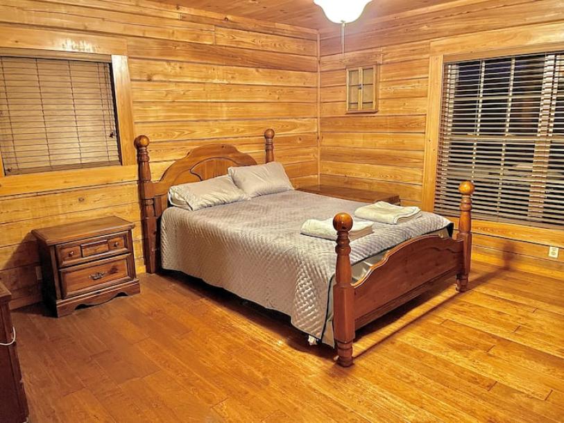 Getaway 3 Bedroom Cabin-8